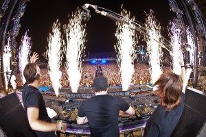 Swedish House Mafia Performs Live