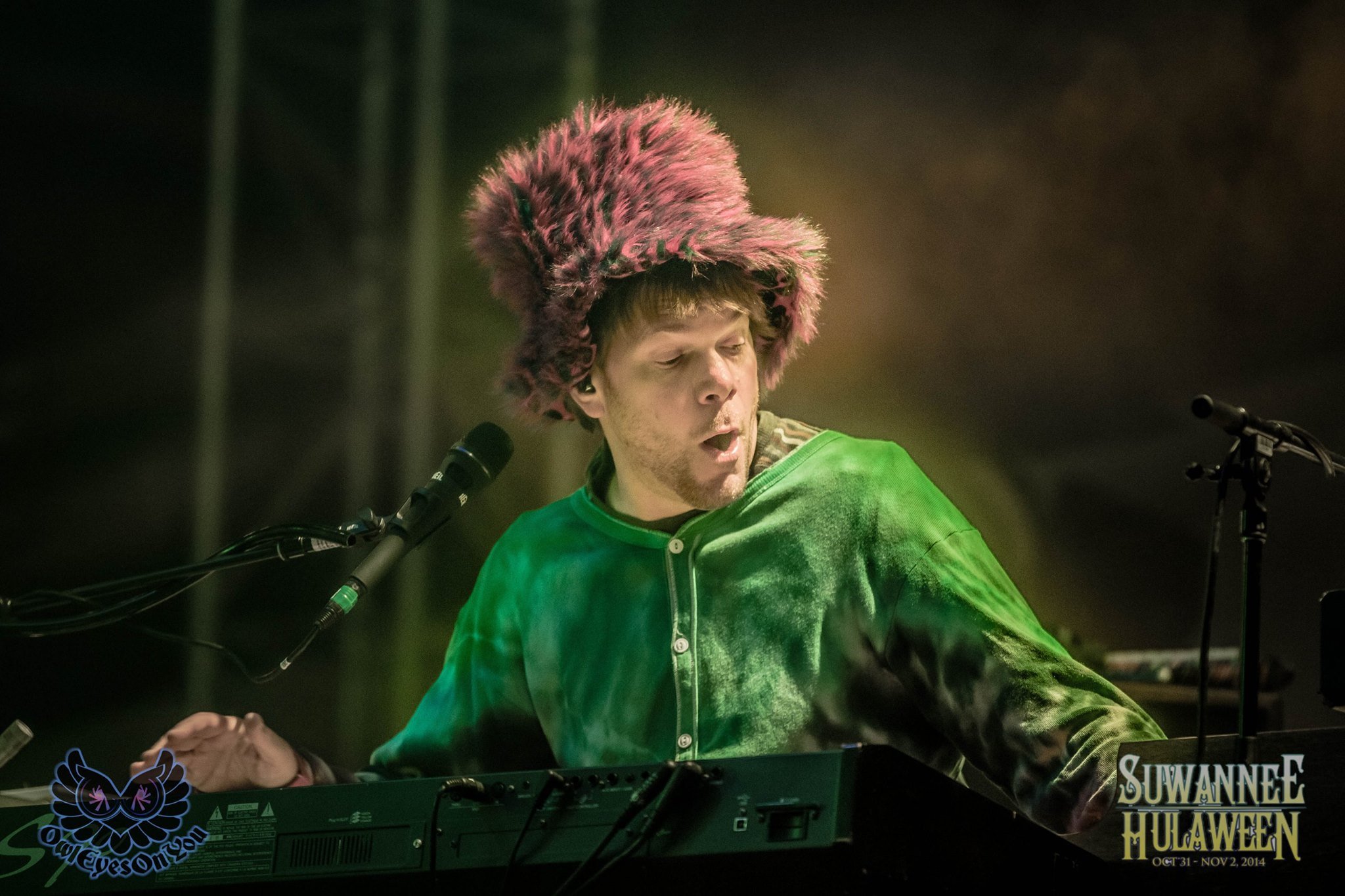 Kyle performing with The String Cheese Incident at Suwannee Hulaween.