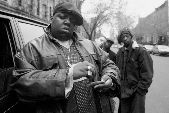 Biggie rolling one up