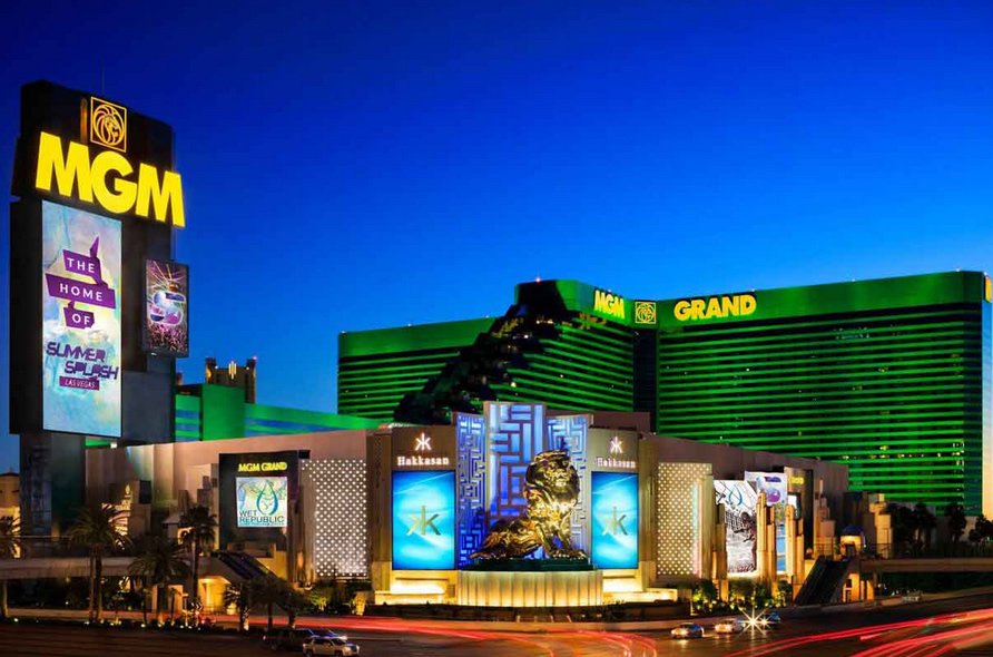 10 Reasons You Need to Attend Summer Splash Las Vegas