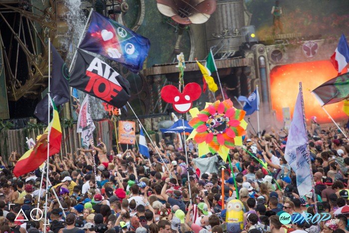 30 Hilariously Epic TomorrowWorld Totems