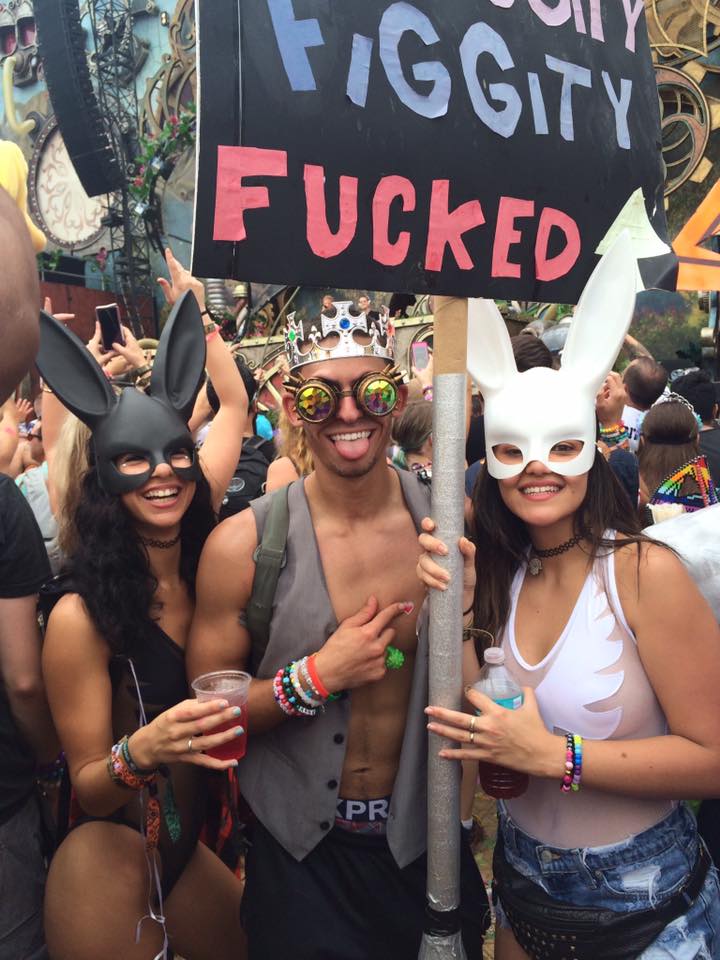 30 Hilariously Epic TomorrowWorld Totems