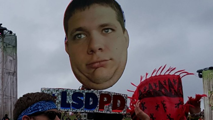 30 Hilariously Epic TomorrowWorld Totems