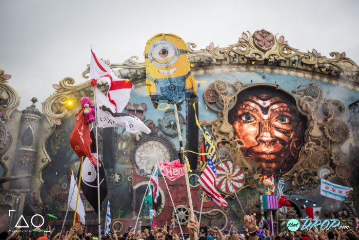 30 Hilariously Epic TomorrowWorld Totems