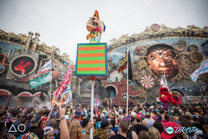 30 Hilariously Epic TomorrowWorld Totems