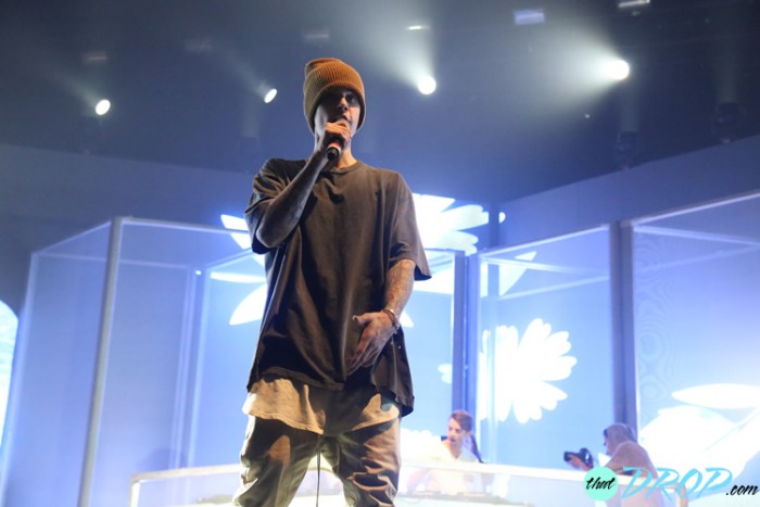 Justin Bieber The Chainsmokers Stitch Live