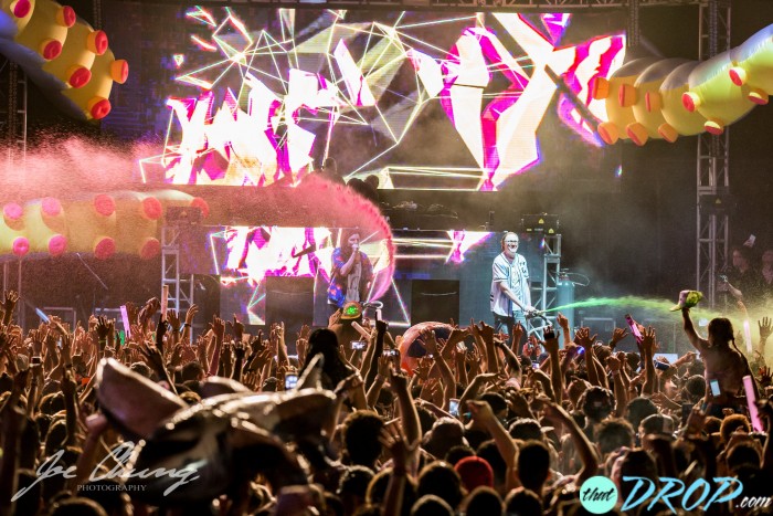 Sheldon Blake (Life In Color’s Entertainer) Feeds The Hungry Mob With Colorful Paint - Photo by Joe Chung Photography