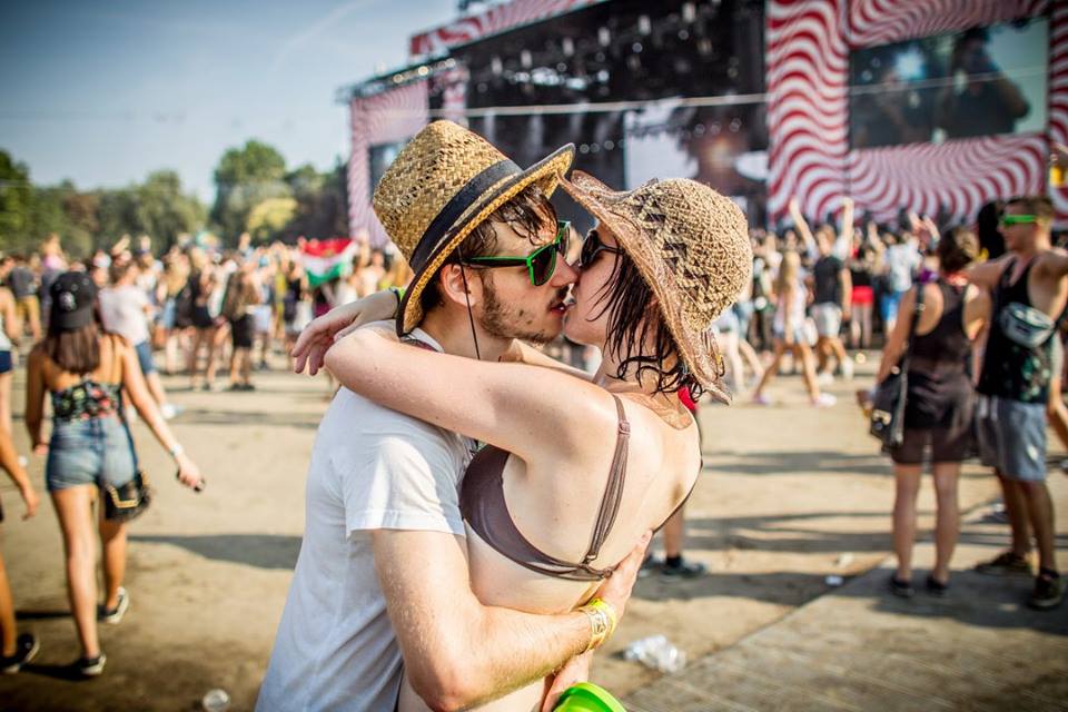 edm couples