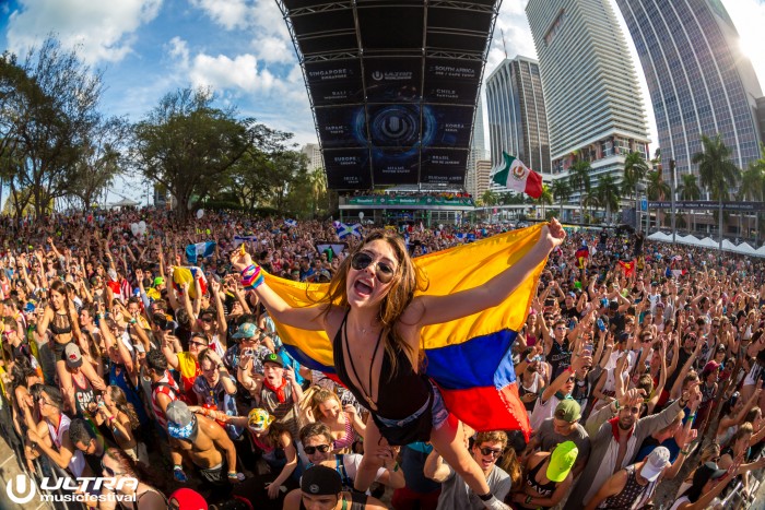 Ultra Music Festival Crowd Photo / Photo by ALIVECOVERAGE