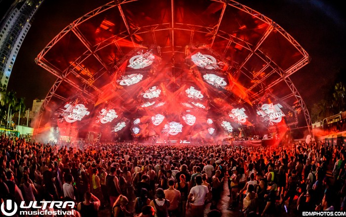 Carl Cox performs at Ultra Music Festival/Photo by EDM Photos