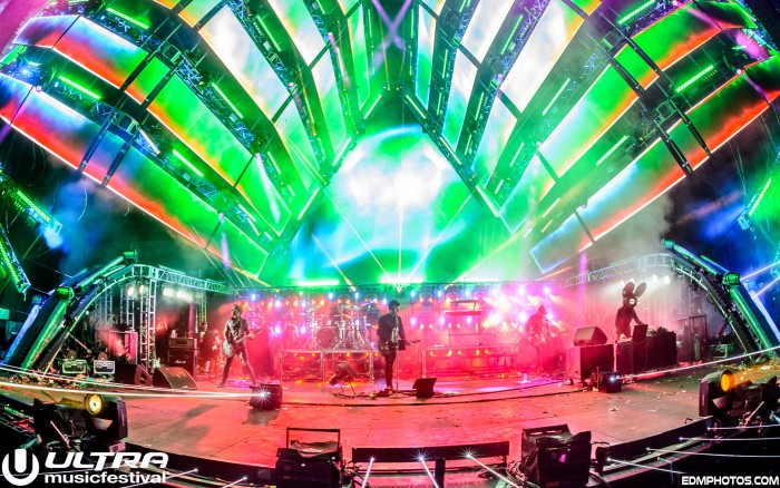 Deadmau5 performs with Pendulum at Ultra Music Festival/Photo by EDM Photos