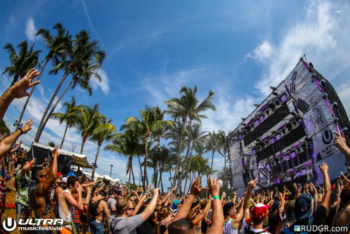 Ultra Music Festival Wide Angle / Photo by Rudgr