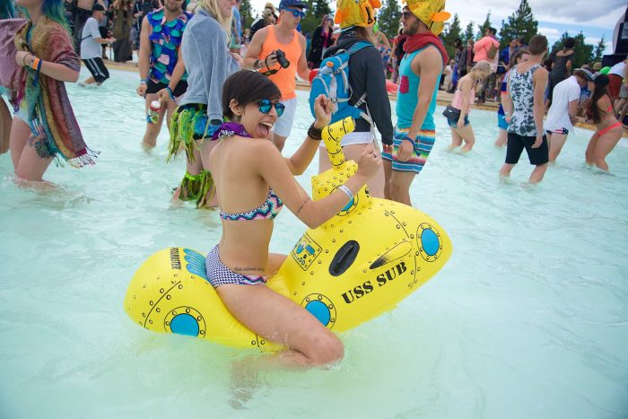 Ride The Yellow Submarine @ The Splash Stage